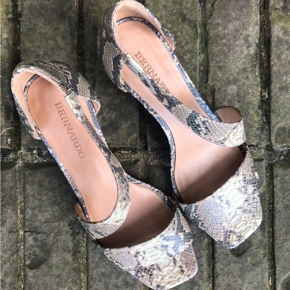 VGUC Bernardo Camille Heels in Snakeprint Block Heels - Picture 2 of 11